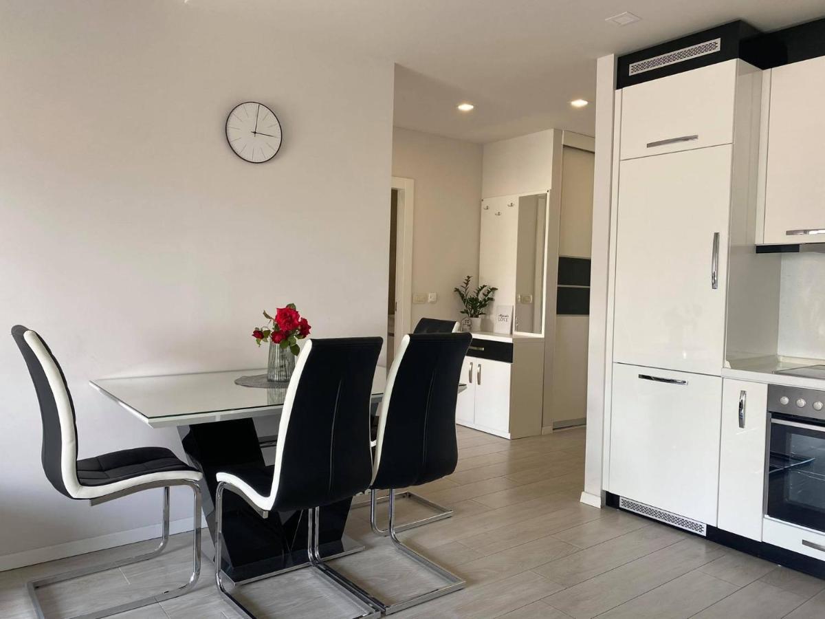 Apartament Modern With Garage *